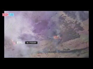 Догорающий вертолет ВСУ, который был сбит силами Армии России на границе Харьковской и Белгородской областей