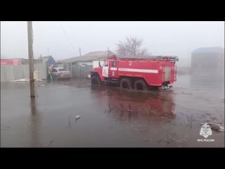 Спасатели помогать жителям юга Челябинской области выбраться с затопленных участков