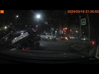 На перекрестке в Петербурге столкнулись пять автомобилей - видео
