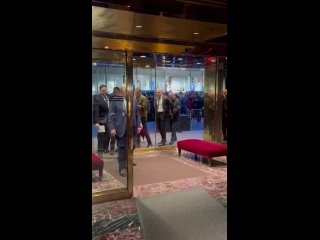 Дональд Трамп встретился с польским президентом Анджеем Дудой в Трамп-тауэр в Нью-Йорке. Кадры со встречи распространила пресс-с