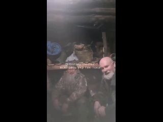 🇺🇦 Otro vídeo de hombres francamente ancianos que Ucrania está llevando a la matanza en las trincheras cerca de Chasov Yarov, en