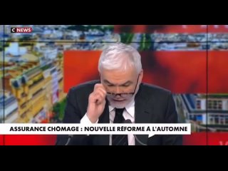 На французском телевидении премьер-министра страны Габриэля Атталя назвали Габриэлем Аналом