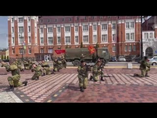 Нацентральной площади военные показывали приёмы рукопашного боя