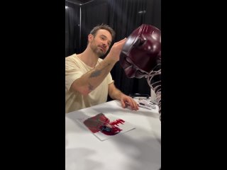 A fan gave Charlie Cox a Daredevil