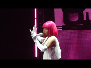 Nicki Minaj -  Let Me Calm Down  (Live in Boston)