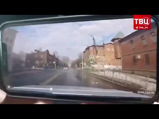 Автомобиль вылетел на тротуар и снёс женщину с коляской в Костроме