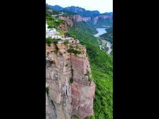 Китай 🇨🇳, Горы Хуаншань — когда реальность превосходит самые смелые фантазии.