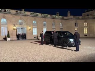 Мбаппе приехал на встречу с президентом Франции Макроном