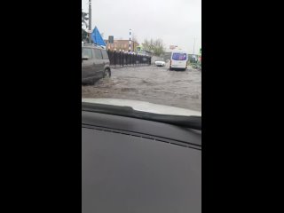 Затопило улицу в Москве