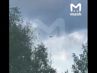 Украинские ударные дроны заметили в небе над Казанью. В городе звучит воздушная сирена. Со слов местных, всех... (видео)