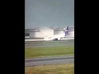 Boeing Crash Lands at Istanbul Airport!