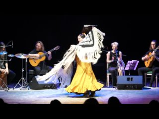 Blanca Perdiguer Sivera и ансамбль Flamencura