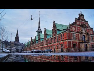 В Копенгагене горит старейшая фондовая биржа в мире,  Reuters