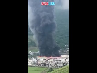 Масштабный пожар вспыхнул сегодня утром в Больцано, Италия, на заводе Alpitronic
