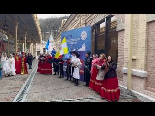 По уже сложившейся традиции сегодня празднично встречали крымчан, прибывших на поезде Симферополь - Кисловодск