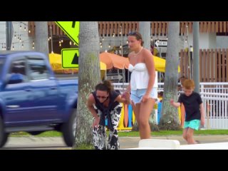 [HumorBagel] Funny Fart Prank in FLORIDA! Farting Frenzy at the BEACH!