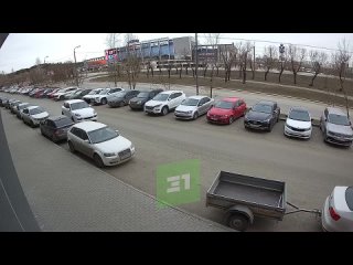 19-летняя пьяная автоледи на Porsche Cayenne разнесла 10 автомобилей в Челябинске 

На очень высокой скорости дорогая иномарка н