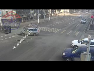 Появилось видео момента ДТП с «Мерседесом» депутата облдумы 8 марта в Волгограде