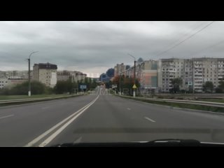 Ранним утром жители Луганска всё еще наблюдали последствия обстрела города.