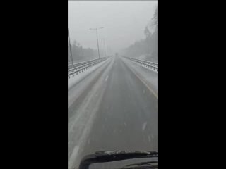 Снегопад накрыл регионы России