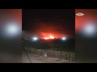 В Улан-Удэ горят дома и надворные постройки на общей площади 3000 квадратных метров, сообщили в МЧС России
