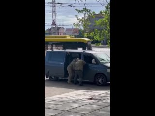В Одессе сотрудники ТЦК попытались мобилизовать местного жителя, но не выдержали его криков и отпустили