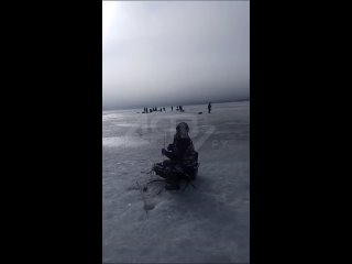 “Банда человек 50, продолжаем ловить“: прямой репортаж с оторванной льдины на Изменчивом
