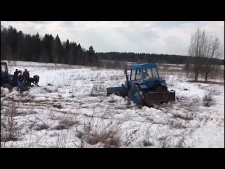 Хаммер выручает. Чем круче трактор, тем дальше бежать за Хаммером.