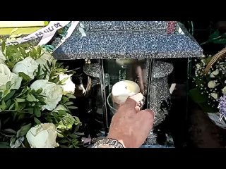На могиле Юры Шатунова появился шикарный подсвечник 💥  _ видео от Евгения Васильевича