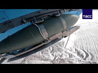 ▶️ Российские самолеты Су-34 нанесли бомбовый удар по опорному пункту и живой силе ВС Украины на южнодонецком направлении, сообщ