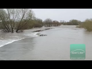 Так выглядит перелив воды через автодорогу Ишим-Сладково, между Б.Островом и Плешково.