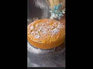 Вишневый пирог с кремом-суфле