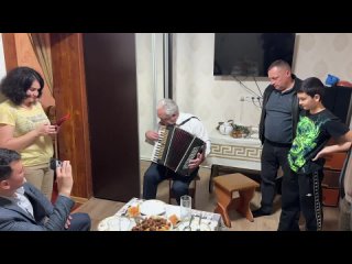 В обеденный перерыв посетил Гульмиру Эдимовну Джаббарову, жительница массива Военстрой, ранее со своими соседями обращались по п