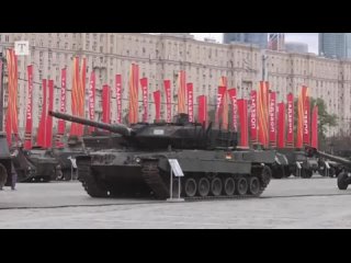 НАТОвские танки в Москве: СМИ Запада активно обсуждают выставку техники Альянса, захваченную армией России в бояхВ пар