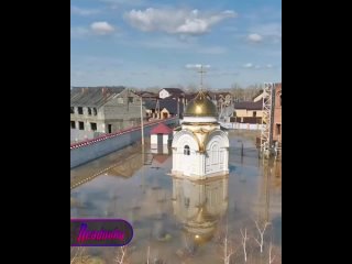 В Оренбургской области наводнение не пощадило целый храмовый комплекс — вода на метр залила храм Илии Муромца