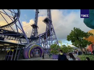 A group of people got stuck on the Quantum Leap ride at the Sochi Park amusement park. The people were in an upright position