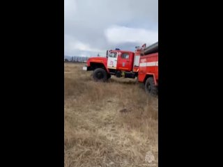 ⭕️Пожарные МЧС России ликвидировали пожар в аварийном доме в Улан-Удэ