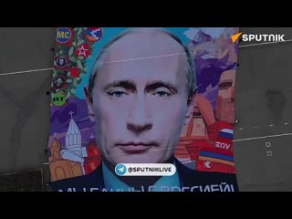 В Армении появился огромный постер с изображением Путина, как знак поздравления с победой на выборах президента России.