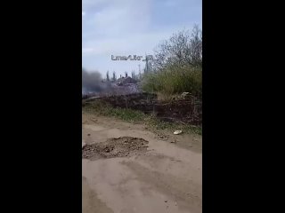 Еще один импровизированный склад боеприпасов армии урорейха был уничтожен в результате артиллерийского удара ВС РФ💥.