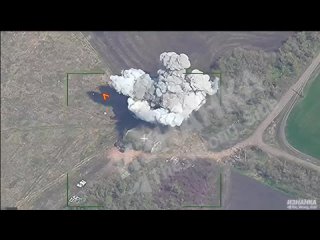 Красивое уничтожение склада боеприпасов ВСУ возле села Удачное. Противника подловили прямо в момент разгрузки боекомплекта