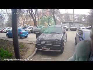 В Уфе учительница спасла девочку от неадеквата, который напал на нее в подъезде