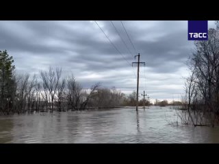 In Orenburg, police officers on a boat patrol flooded areas. The water level dropped by about 20 centimeters