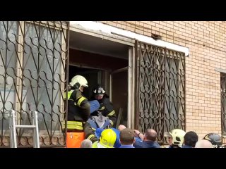 В Москве 300-килограммового мужчину вытащили из квартиры