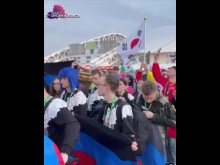 Молодежь из 188 стран исполнила гимн России во время Шествия молодежи мира