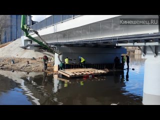 На мосту через Казоху заливают бетоном опоры моста, где выявили дефекты