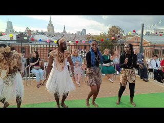 Африканские танцы на неделе моды 2023 в Москве