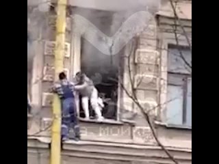 В Петербурге дворник из Узбекистана помог спасать людей из горящего дома