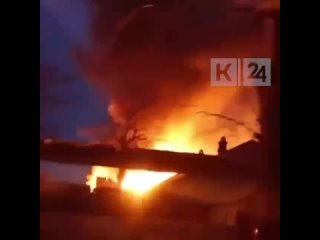 Дом загорелся на площади 250 кв. метров в Краснодаре