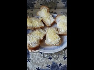 240409 Бутерброды из белого хлеба со сливочным маслом и тёртым сыром Пшеничный хлебушек из ТЦ Атолл