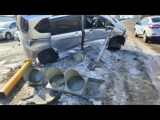 Автомобиль снёс светофор в Улан-Удэ